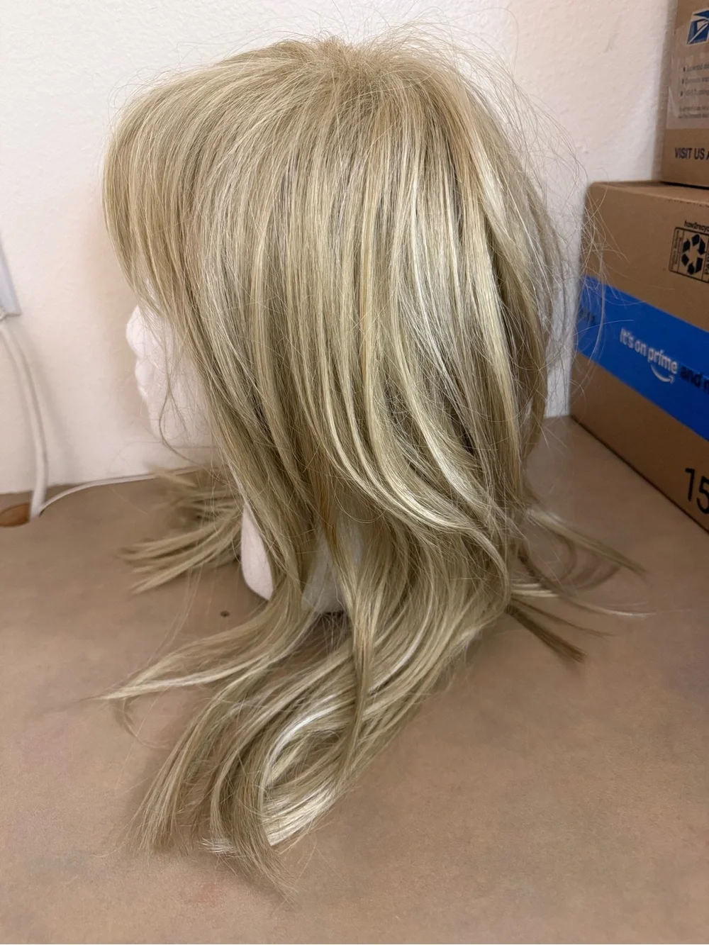 Natural Blonde Layered Women's Wig with Soft Bangs